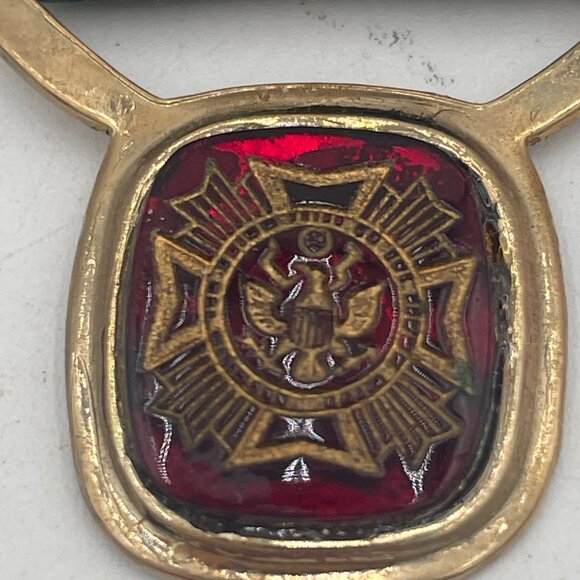 Vintage Green & Gold Plaid Men’s Tie Red & Gold Enamel Military BadgeVeterans of - Picture 2 of 5